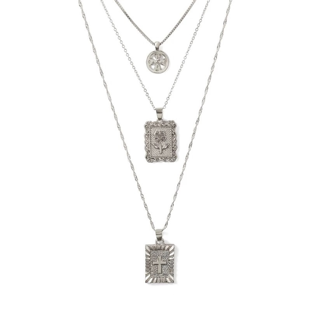 NWT trendy three layered silver necklace - Picture 2 of 3